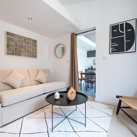 Appartamento Stunning Flat In Parigi Esterno foto